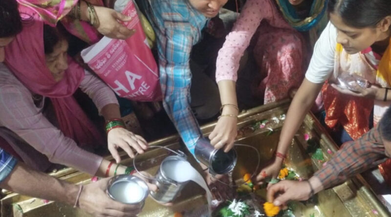 शिवभक्ति में डूबा हरिद्वार-ऋषिकेश, हर-हर महादेव के जयघोष से गूंजे शिवालय